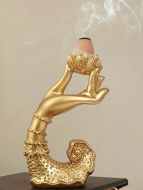 Hand of Tara with Lotus